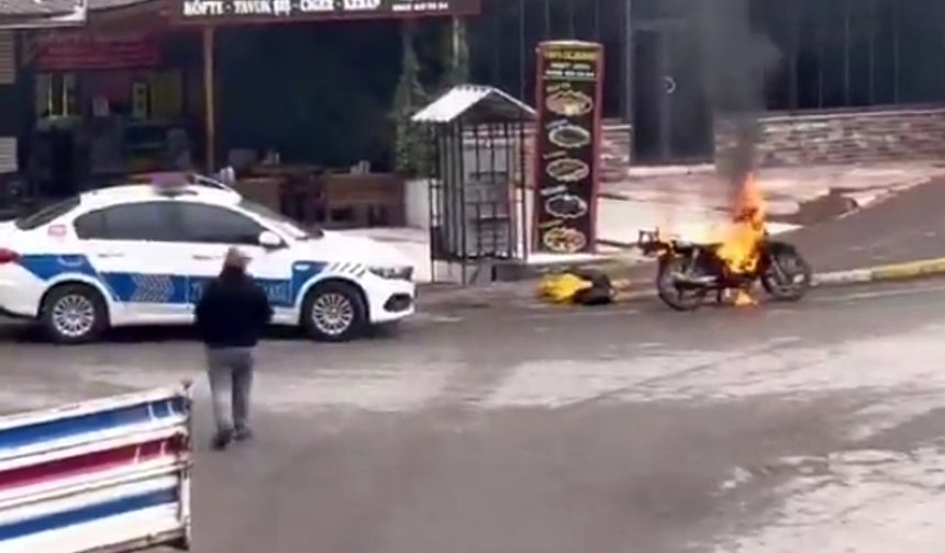 Ehliyetsiz sürücü önce motosikletini sonra kendini yaktı