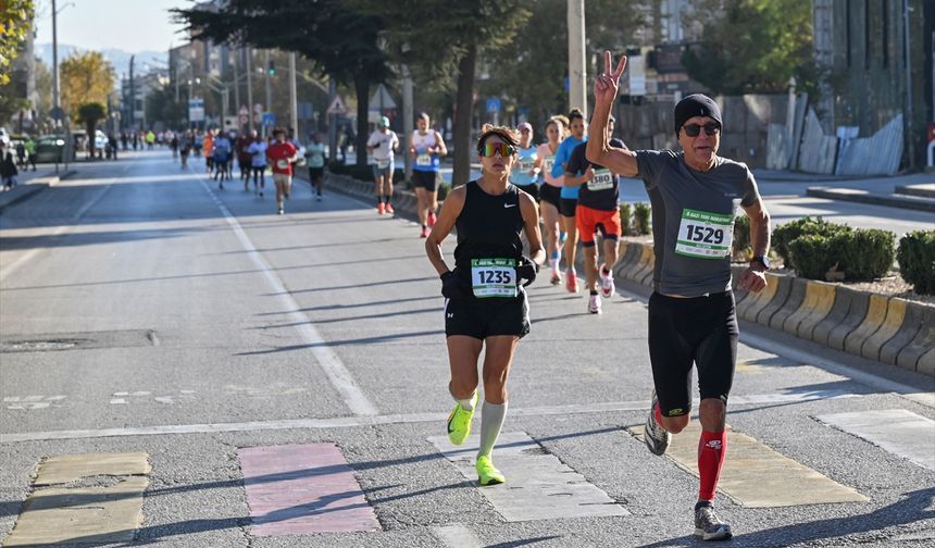 "6. Gazi Yarı Maratonu ve Halk Koşusu" tamamlandı