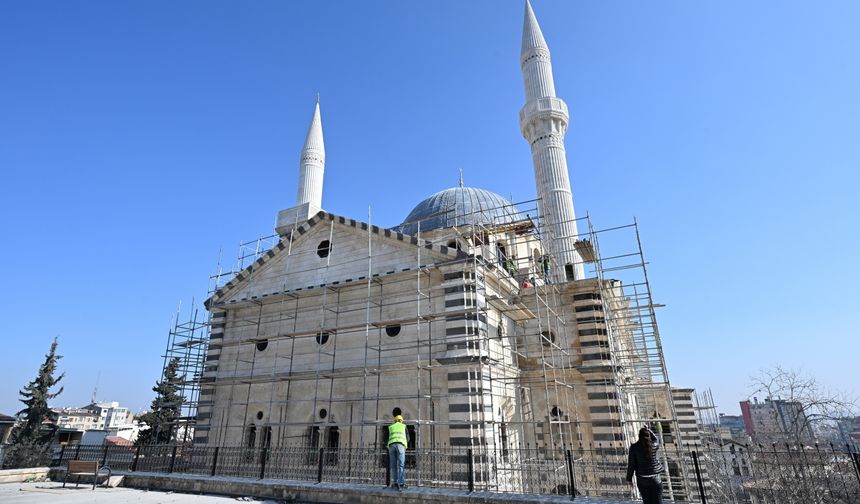 Kurtuluş Camisi'nin restorasyonu tamamlanıyor.