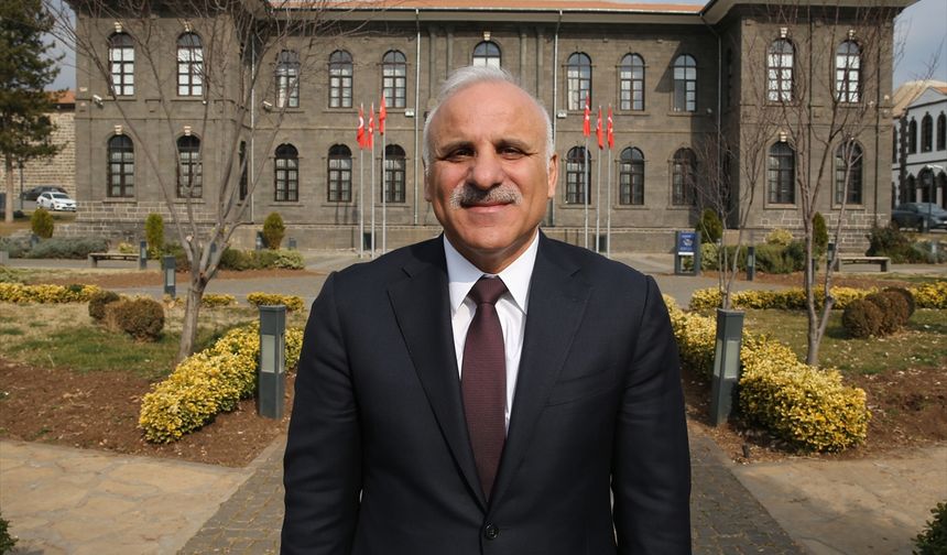 Zorluoğlu, depreme dair çalışmalar yaptı.