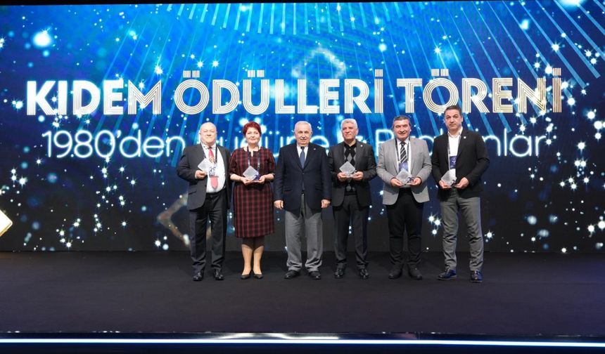 Final Eğitim Kurumları,45. yıldönümünde eğitimcilere ödül