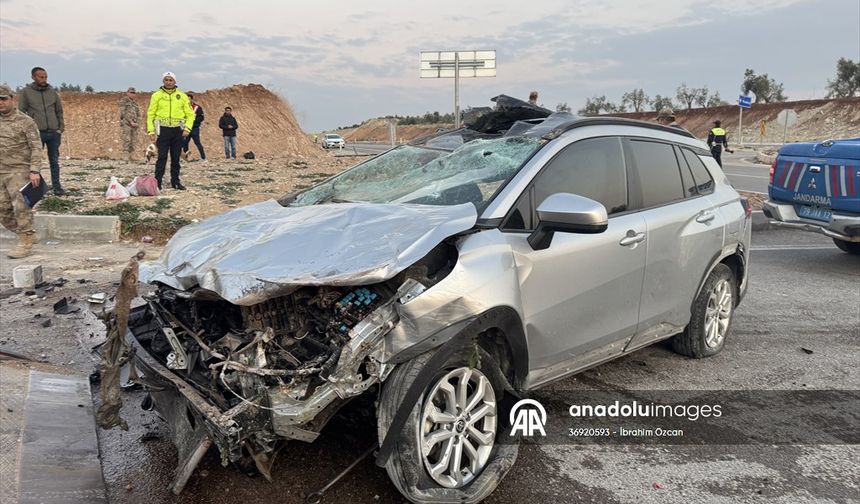 Kilis'te kazada otomobildeki 5'i çocuk 9 kişi yaralandı