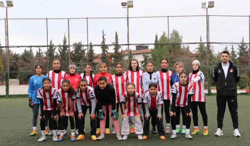 Kilisli futbolcu kızların hedefi Türkiye şampiyonu olmak