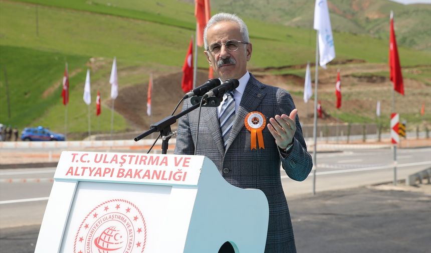 Siirt-Kurtalan Yolu ve Siirt Havaalanı Bağlantı Yolu Açıldı