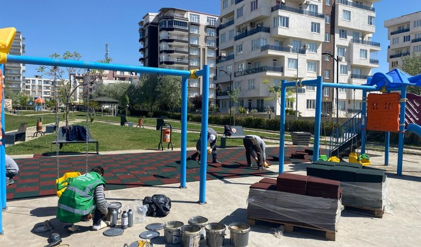 Oyun grupları yenileniyor, yeşil alanlar bakıma alındı