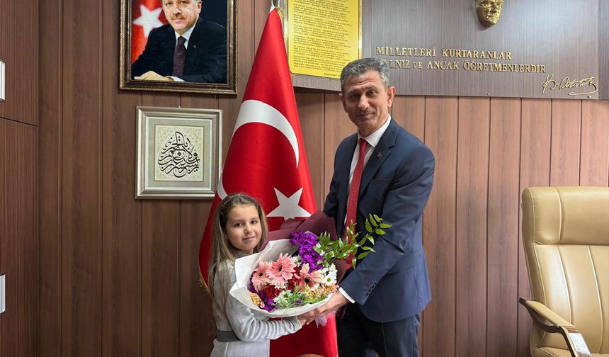 Müdür Altay, koltuğunu öğrenciye devretti