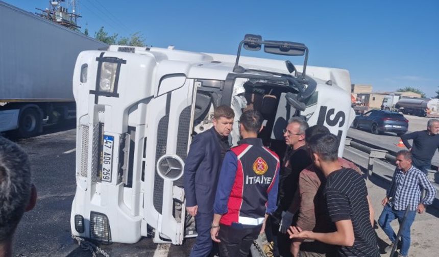 Tankerin devrilmesi sonucu 1 kişi öldü, 1 kişi yaralandı