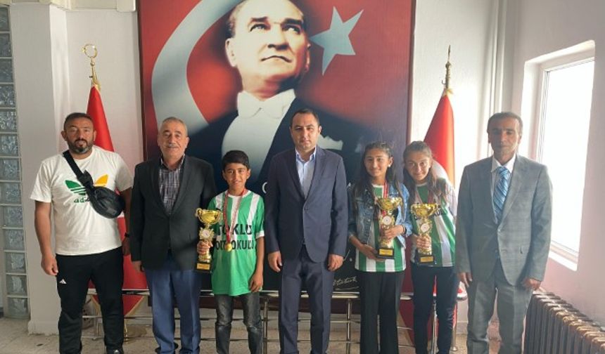 Serbest Güreşciler Kaymakam Partal'ı Ziyaret Etti
