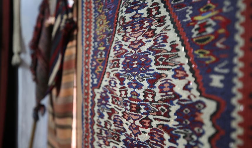 Yarım asırlık "antika kilim" işiyle 11 çocuk büyüttü