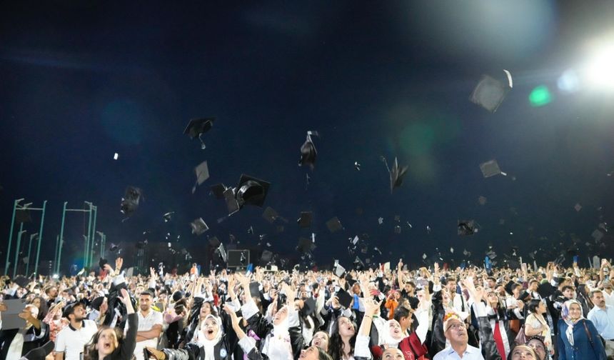 Adıyaman Üniversitesinde mezuniyet coşkusu