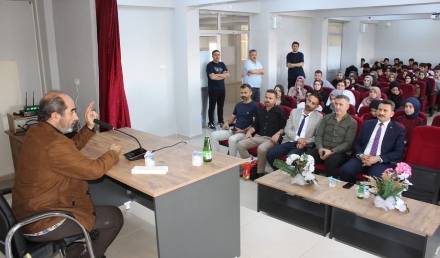 Öğrencilerle ahlak ve sorumluluk bilinci anlatıldı