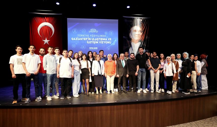 Başkan Şahin, UFEST'te üniversite öğrencileriyle buluştu