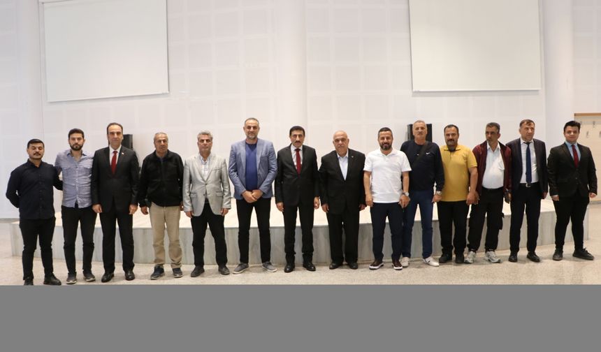 Akman, basın mensuplarıyla bir araya geldi