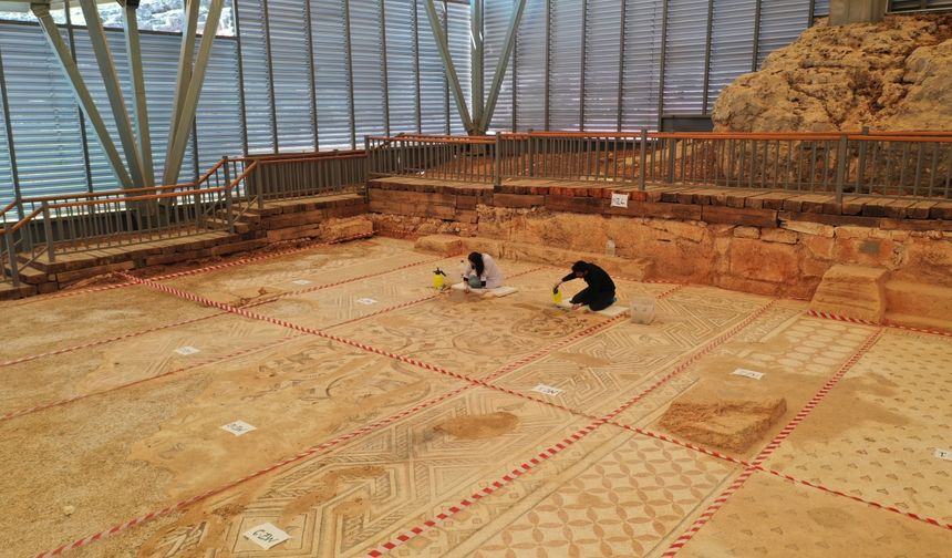 Perre Antik Kenti'ndeki 125 metrekarelik mozaikte konservasyon işlemi