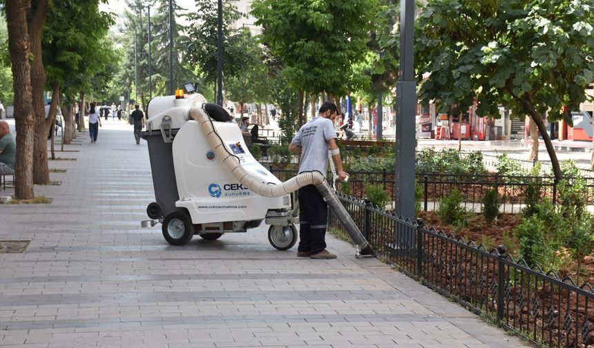 Siirt Belediyesi'nden yeni süpürge hizmeti