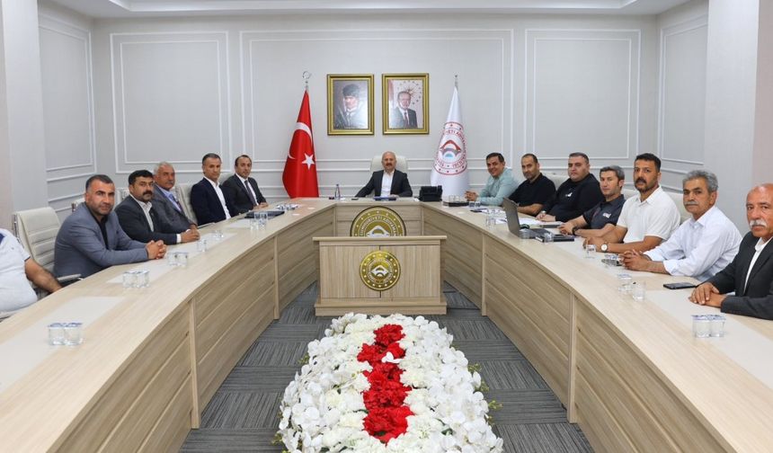Vali Osman Varol, Köy Muhtarlarıyla Görüştü
