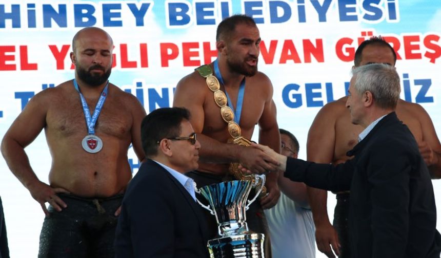 Yağlı Güreş Ligi'nin Şahinbey etabını Aktürk kazandı