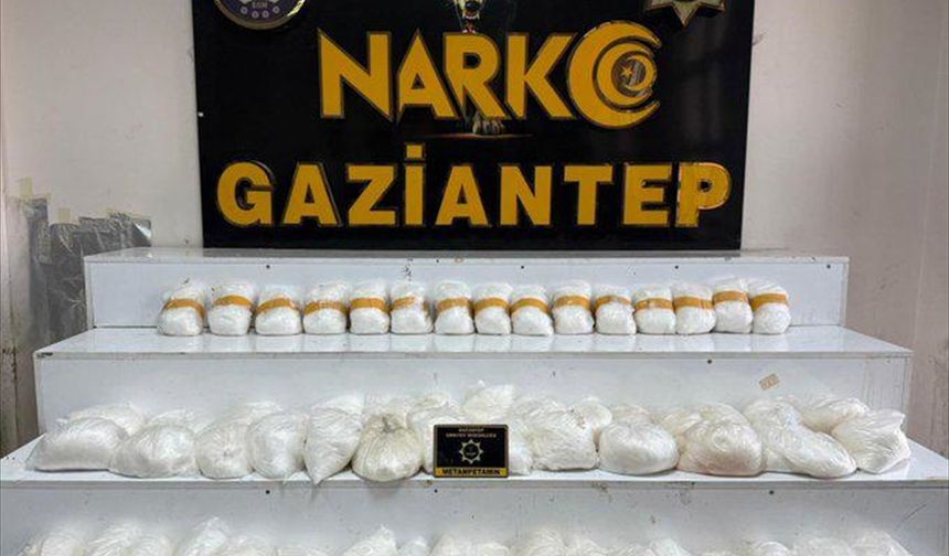 Araçta yasaklı madde ele geçirildi 2 şüpheli tutuklandı