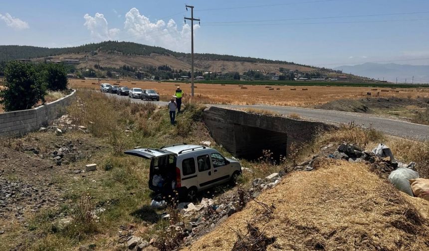 Köprüden düşen araçtaki 6 kişi yaralandı