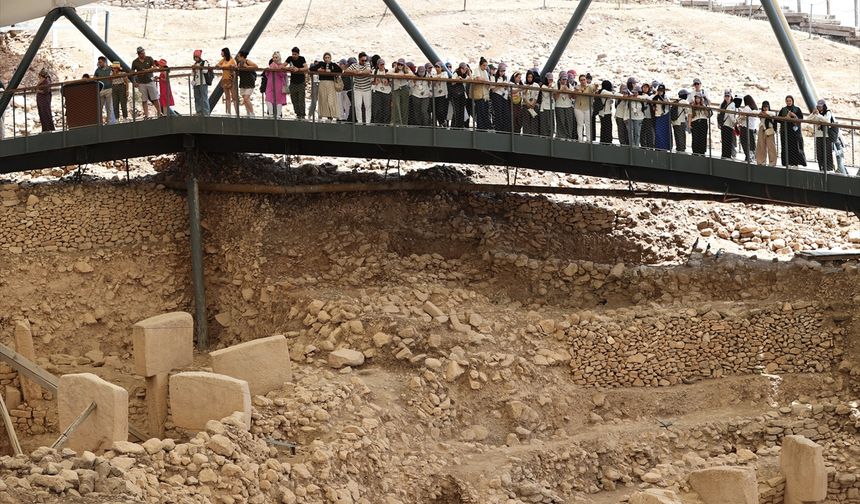 Göbeklitepe'de ziyaretçi yoğunluğu yaşanıyor