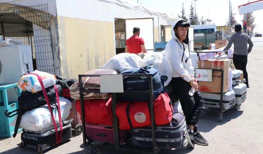 Suriyelilerin Kilis'ten ülkelerine dönüşü sürüyor