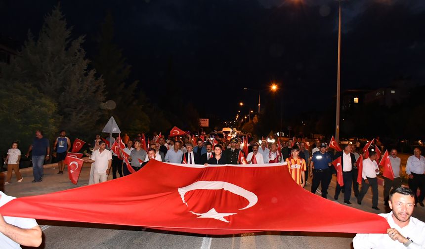 Besni 15 Temmuz'da Tek Yürek: Demokrasi Nöbeti Tutuldu