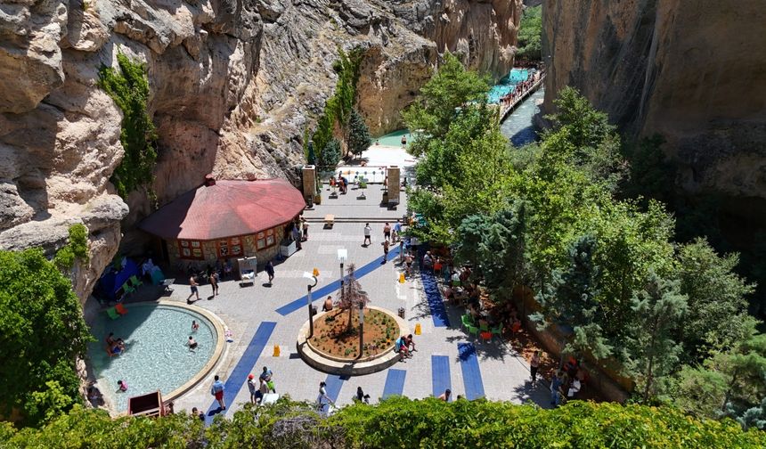 Malatya ve Şanlıurfa'da sıcak hava etkili oluyor