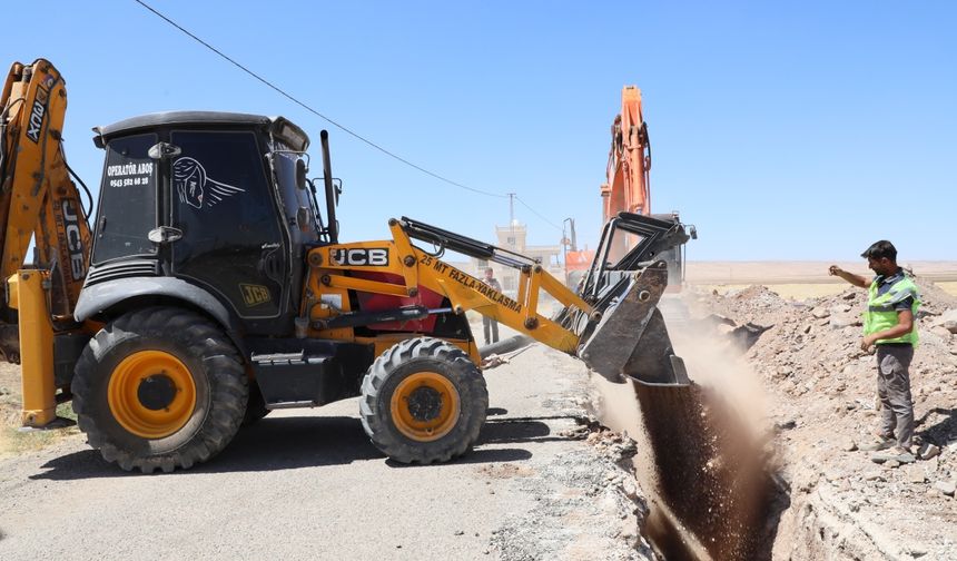 Nusaybin'de altyapı çalışmalarını sürürüyor