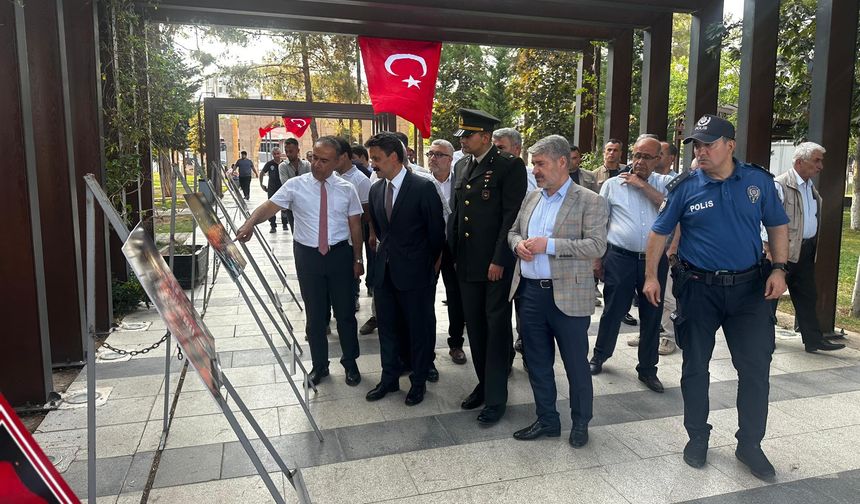 Besni’de 15 Temmuz Ruhunu Yansıtan Resim Sergisi Açıldı