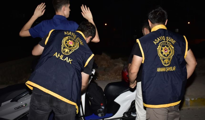 Adıyaman'da 2 ruhsatsız tabanca ve 14 fişek ele geçirildi