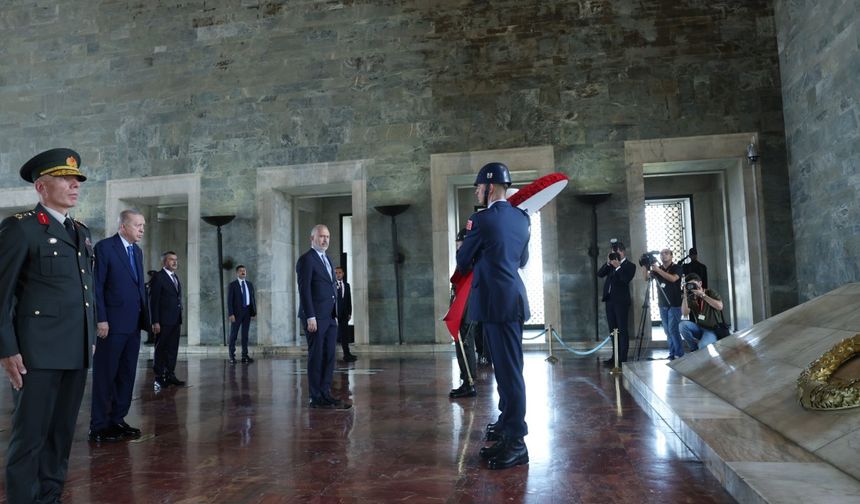 Erdoğan ve YAŞ Üyelerinden Anıtkabir'e Ziyaret