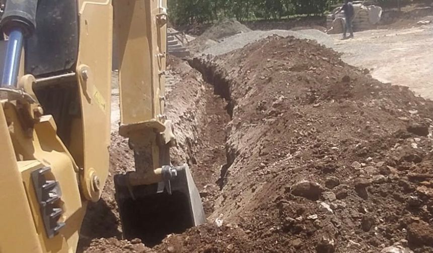 Gercüş'te köylerde yol ve kanalizasyon çalışması