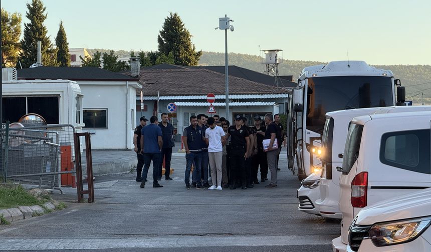 Kaza süsüyle esnafı gasbeden 6 şüpheli tutuklandı