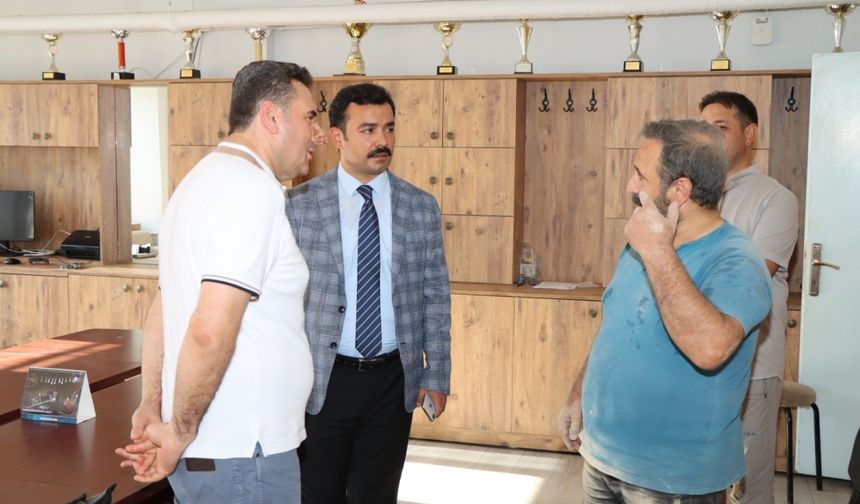 Ortaokulu idarecilerinden el birliğiyle okul tadilatı
