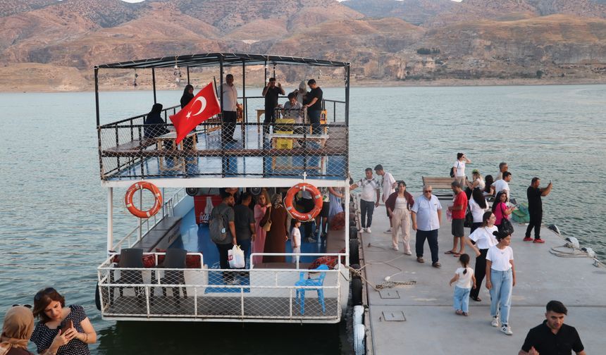 Hasankeyf, ziyaretçilerini akşam serinliğinde ağırlıyor