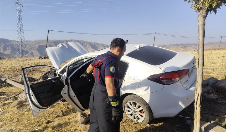 Şırnak'ta şarampole devrilen otomobildeki 3 kişi yaralandı