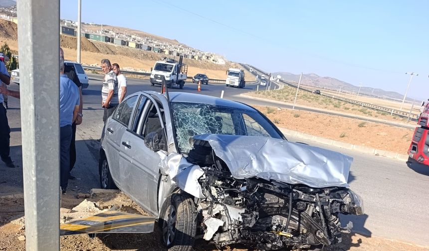 Gaziantep'te otomobil ile minibüs çarpıştı, 6 Yaralı