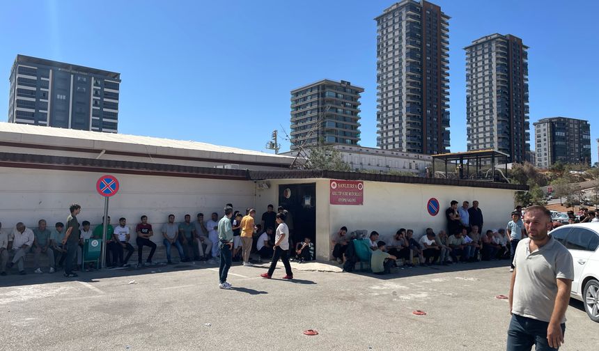 Sulama kanalına devrilen otomobildeki baba ile oğlu öldü