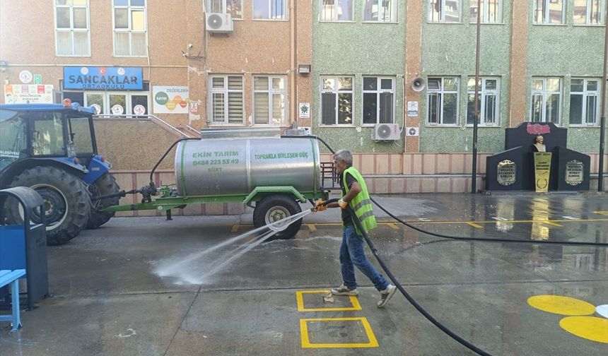 Siirt Belediyesi okullarda temizlik yaptı