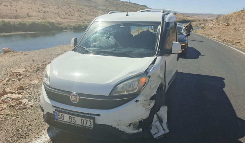 Şırnak'ta 2 otomobilin çarpıştığı kazada sürücüler yaralandı