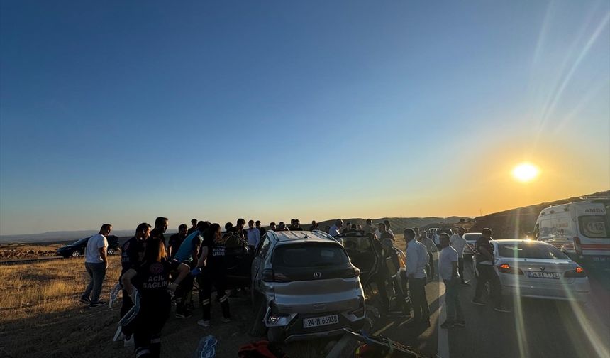 Şırnak'ta çarpışan iki otomobildeki 4 kişi yaralandı