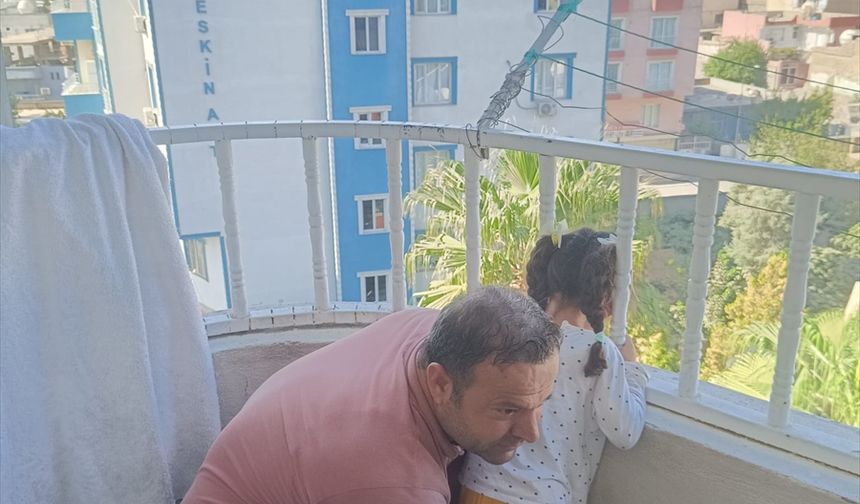 10 yaşındaki çocuk kafasını demire sıkıştırdı