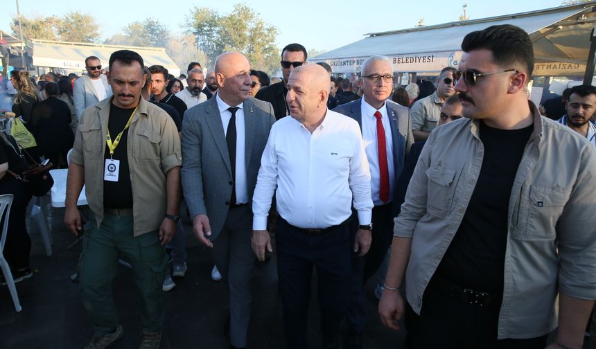 Genel Başkan Özdağ Gaziantep'te esnafı ziyaret etti
