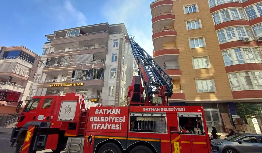 Batman'da çıkan yangında iki kişi dumandan etkilendi