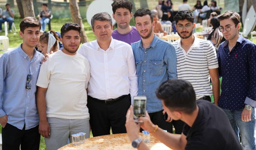 Belediye’den 281 öğrenciye 2.46 milyon lira nakdi destek