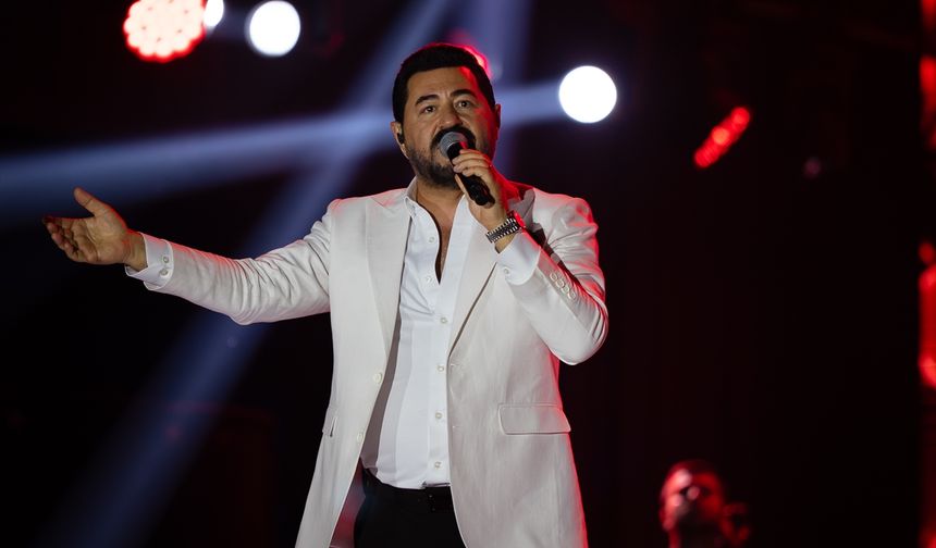 Diyarbakır Festivali'nde Serkan Kaya sahne aldı