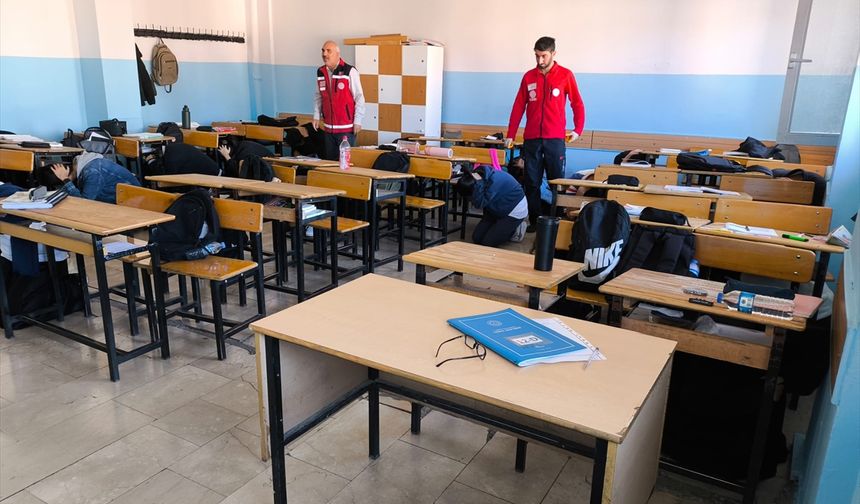 Diyarbakır'da okullarda afetlere karşı tatbikat yapıldı