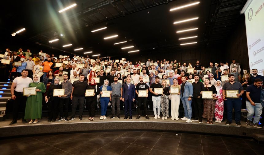 Gaziantep'te Evlilik Okulu Projesi'ni tamamlayan 366 çift sertifikalarını aldı