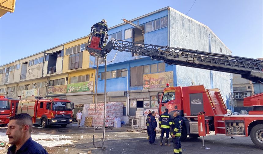 Gaziantep'te kuruyemiş imalatı yapılan işyerinde çıkan yangın söndürüldü
