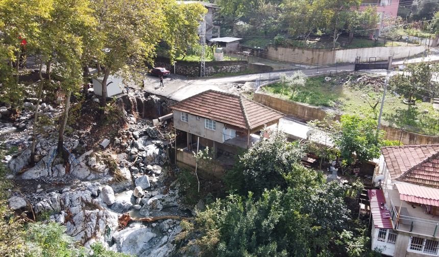 Sağanaktan etkilenen Hatay'da çalışmalar sürüyor